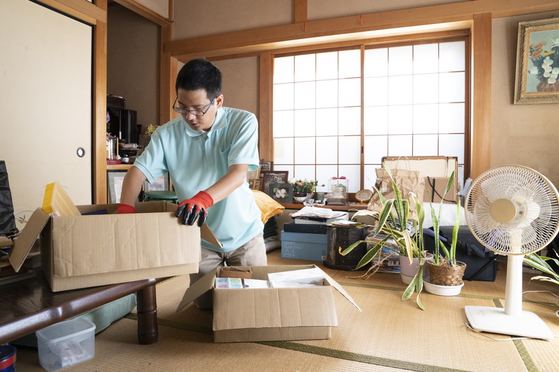 不用品回収の専門業者に相談